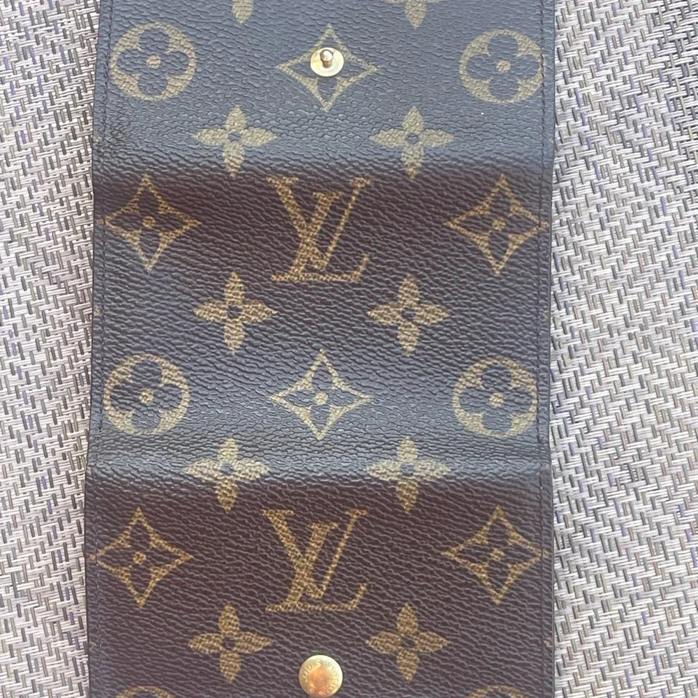 Authentic Louis Vuitton Brown monogram Key Holder key fob - Picture 8 of 14
